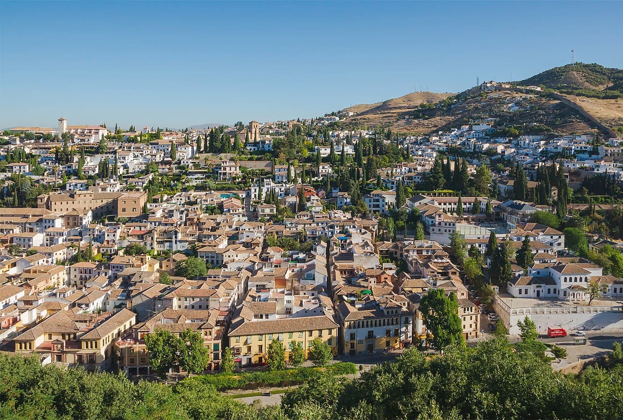 Where to Eat in Granada: The Free Tapas Guide (2026)
